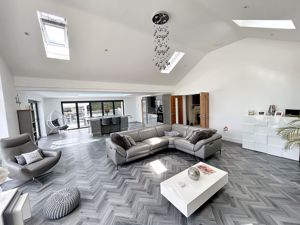 Entertainment room- click for photo gallery